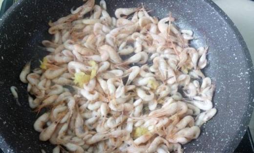 韭菜炒小河虾的做法教程,韭菜炒河虾正宗做法