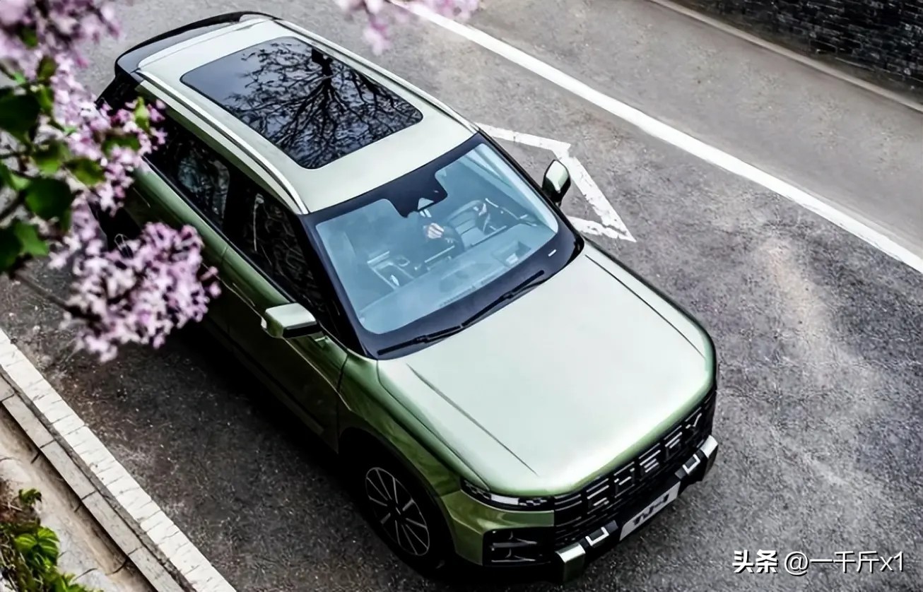 酷似揽胜红色车,十来万像揽胜的越野