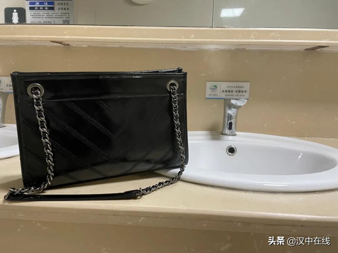 火车站内这些地方请不要“人走物留”哦