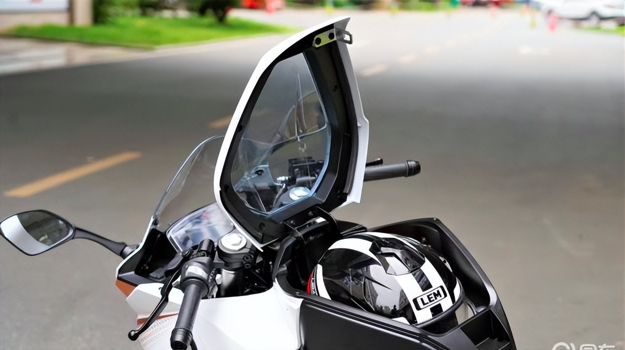 钱江推出高速电摩OAO,搭载17寸轮毂,最大续航200km,极速105码