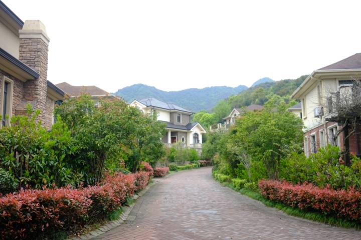 别墅改建能挣钱吗,别墅改成商业用房合法吗