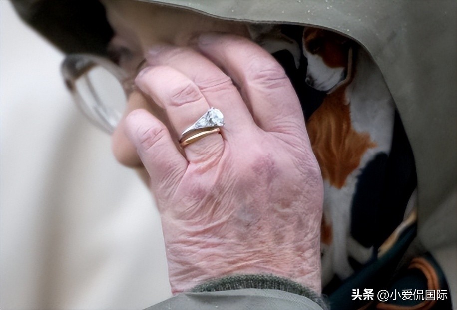 英国女王把所有珠宝留给凯特王妃,英女王的戒指