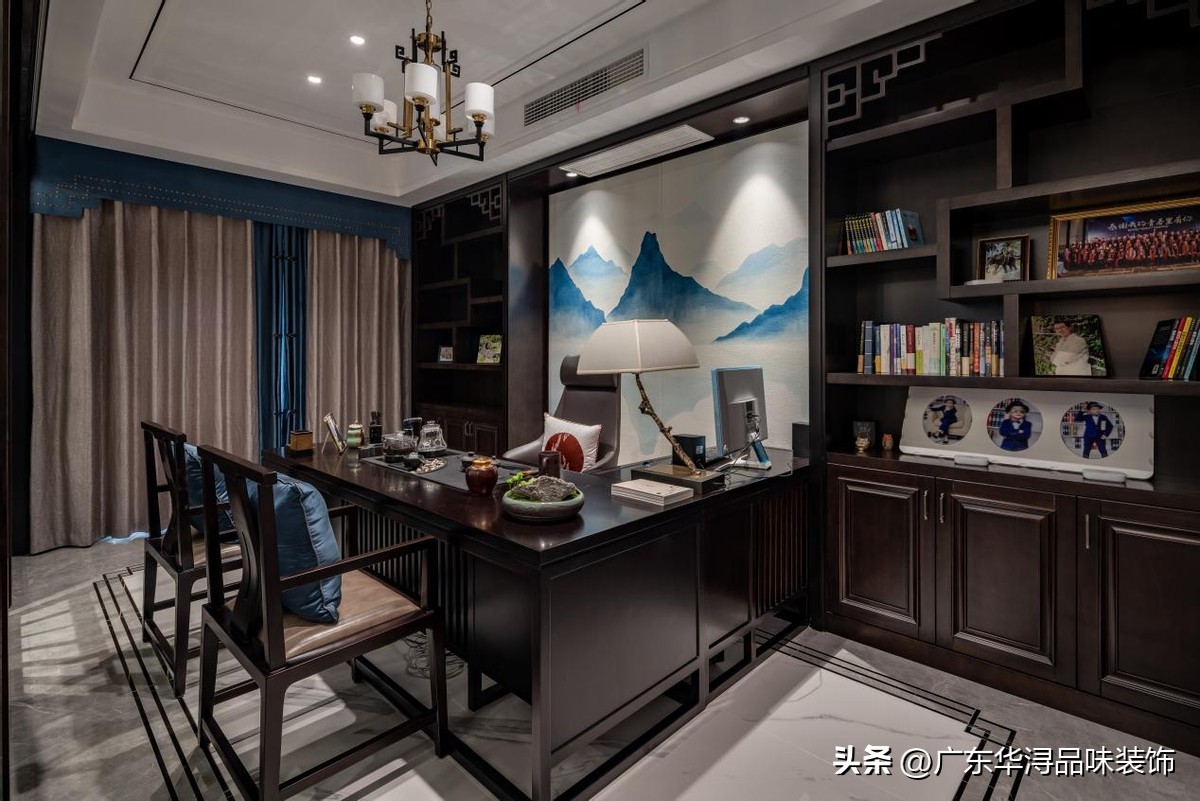 新中式山水画玄关装修效果图,新中式屏风山水画背景墙