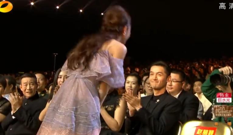 金鹰奖何炅调侃雷佳音完整版,金鹰奖何炅救场