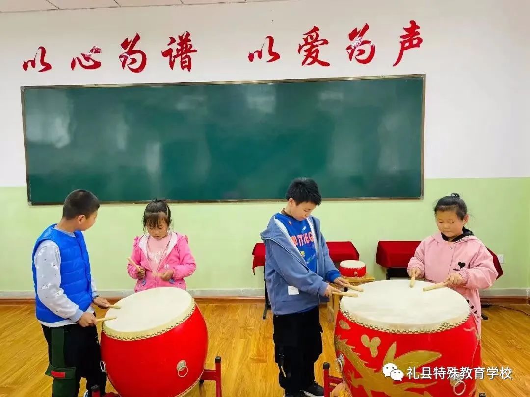 鐗规畩鏁欒偛瀛︽牎宸ヤ綔鍥炵湼,鐖卞績娴囩亴闈欏緟鑺卞紑