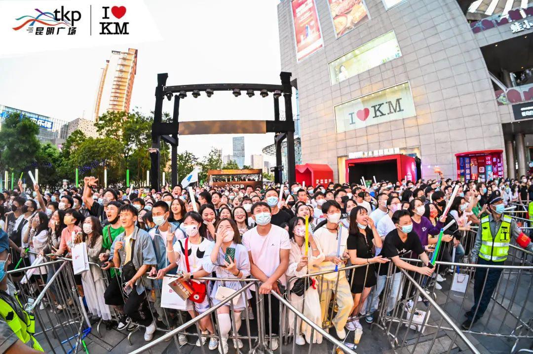 许巍7年前昆明同德演唱会,许巍时隔六年再创辉煌