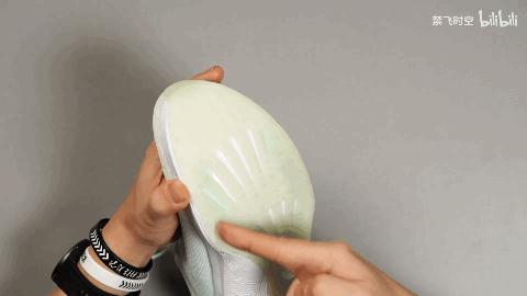 李宁鞋子黑科技,鞋底防滑黑科技