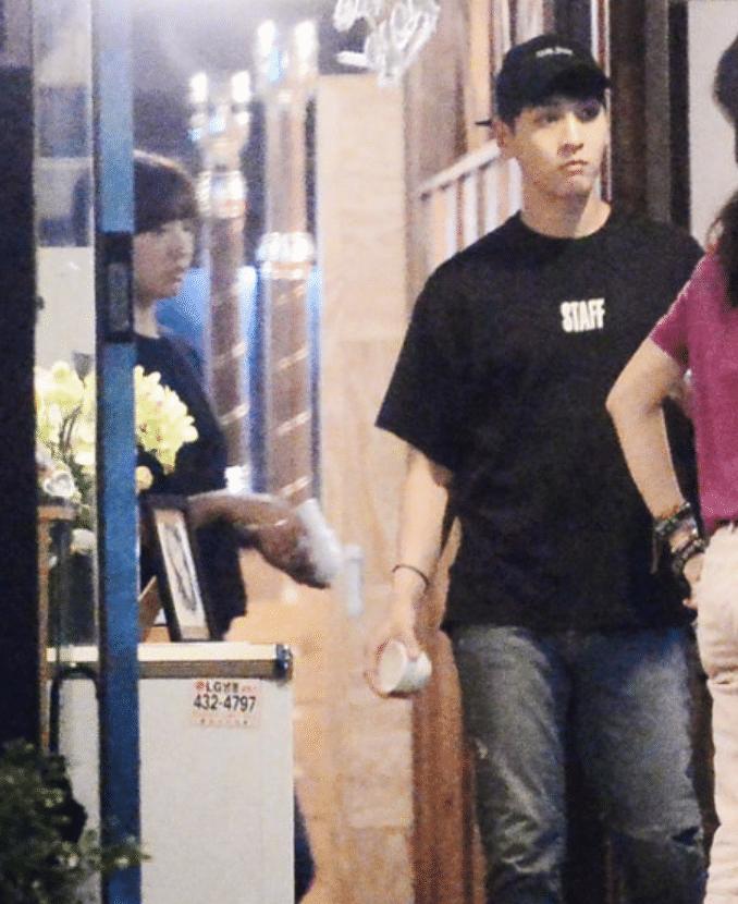 朴信惠与好友聚会，女神笑出苹果肌，气球文案曝光胎儿性别是男孩