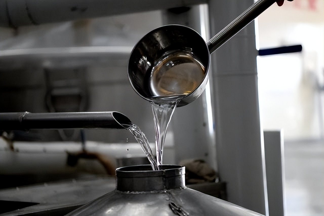 喝酒是喝50度还是喝55度好,喝酒喝45度还是52度对身体好