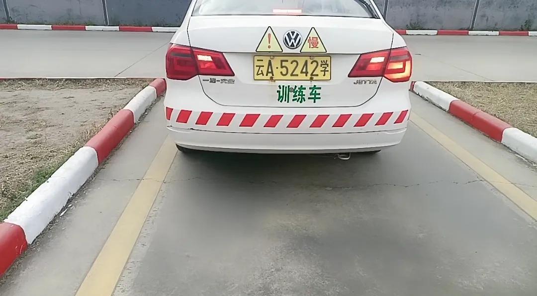 科目二考试的五大技巧,科目二倒车入库难还是侧方停车难