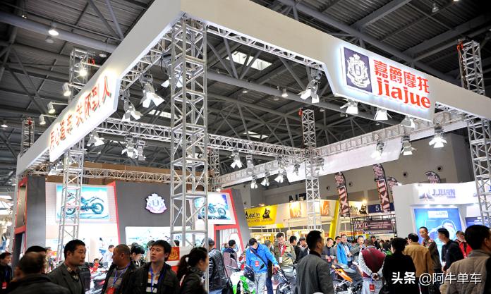 嘉爵800和本田cb650r,嘉爵800和cb650r对比