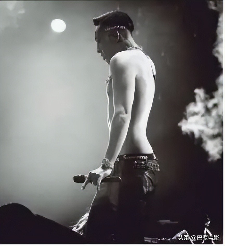 有一种性感，是男明星们的翘臀，恰到好处的刚刚好