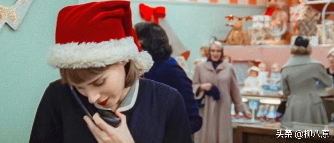 美国影片《卡罗尔》运用了很多的追踪镜头和手持镜头有什么目的？