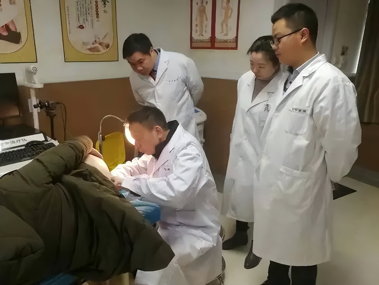 中医认为肛门瘙痒症的发病原因是什么？有何治疗建议？