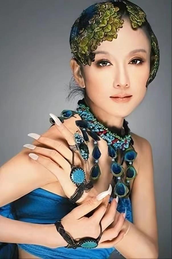 “大秀*光春**”不害臊，娱乐圈的“流氓艺术”，该管管了！