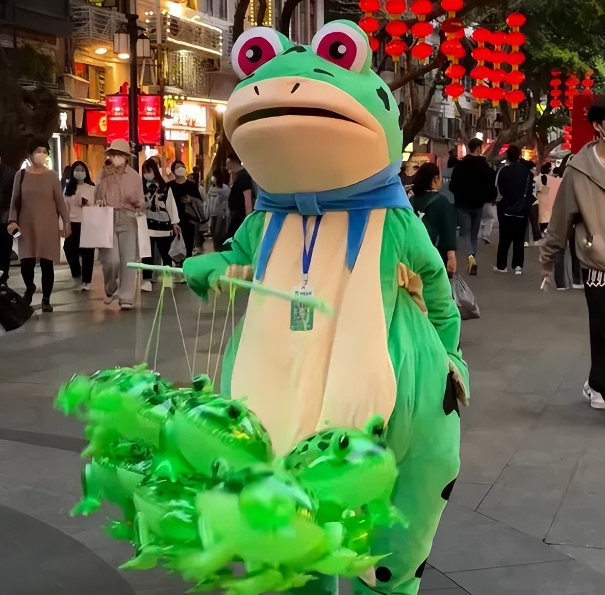 夫妻摆地摊月入90000,95后夫妻摆摊日收入9000多元