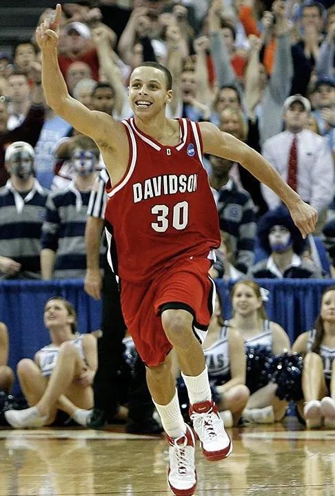 库里nba一年赚多少钱,库里NBA生涯薪资