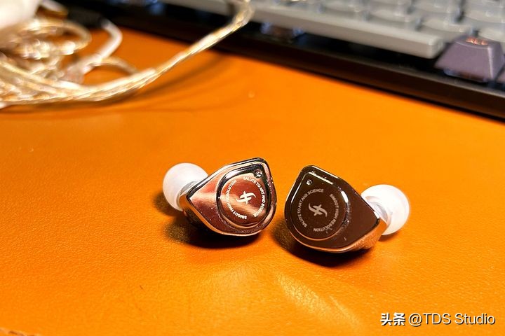 兴戈珍珑ew200hifi耳机,兴戈ea200入耳式耳机