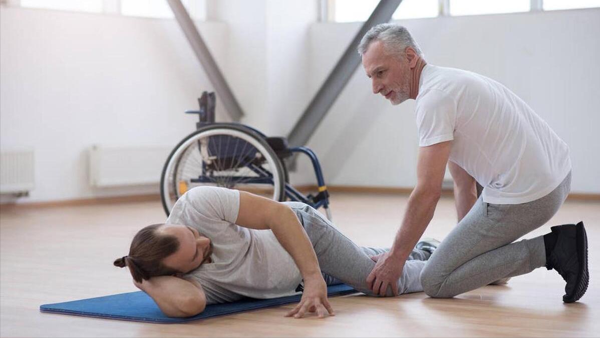 崴脚导致韧带断裂还能走路吗,崴脚韧带断裂脚会肿吗