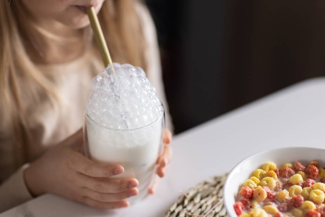 睡前喝什么牛奶助睡眠,睡前喝牛奶会增肥吗