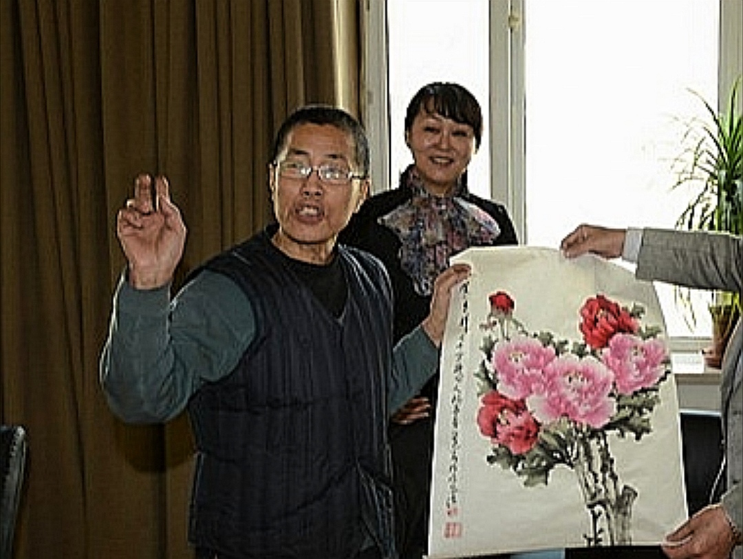 2000年，老汉移植小伙心脏性情大变，疯狂作诗99首，做梦被人追杀