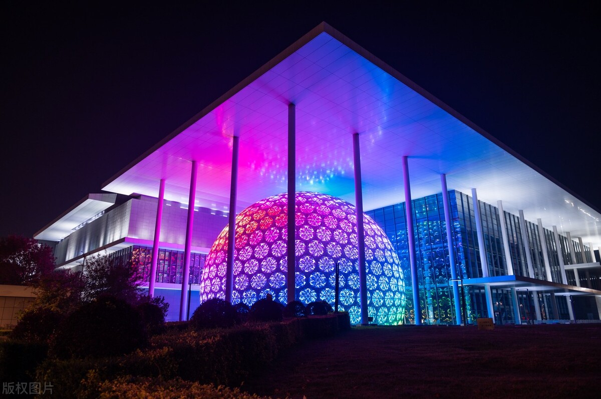 辽宁科技馆球幕,辽宁科技馆旋转飞球介绍