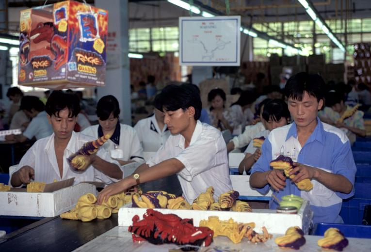 当街抢包，砍手拖拽，当年的飞车*党**到底多恐怖？