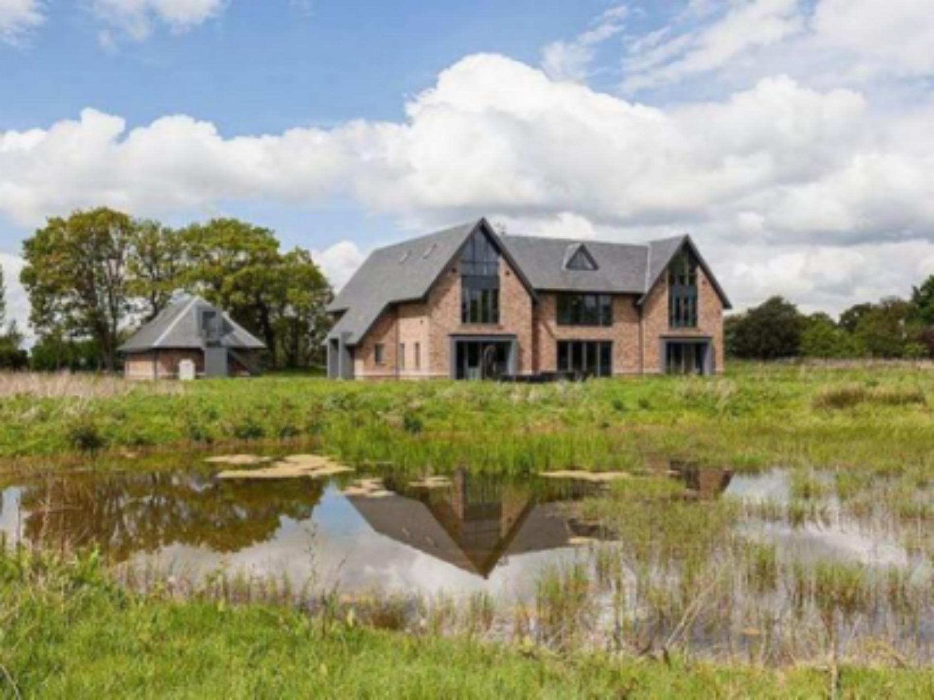 贝克汉姆和c罗谁有钱,贝克汉姆和c罗谁商业价值大