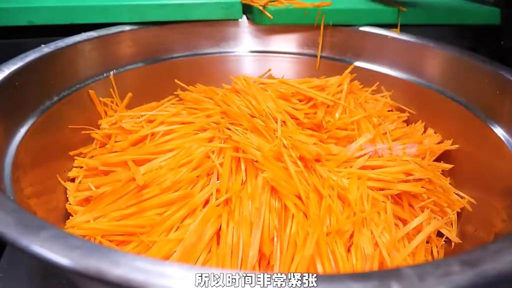 每天100斤面条的面馆,每天供应最新鲜海鲜