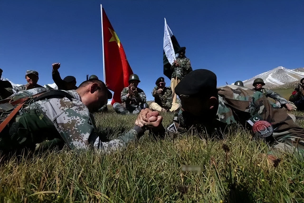 中巴友谊比海深比蜜甜英文,中巴友谊比天高比海深比蜜甜