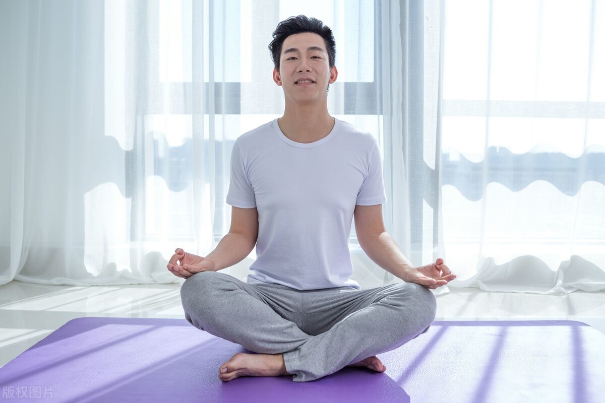 男性“用手”过度太伤身，4个危害找上门，2个方法，让你慢慢戒掉