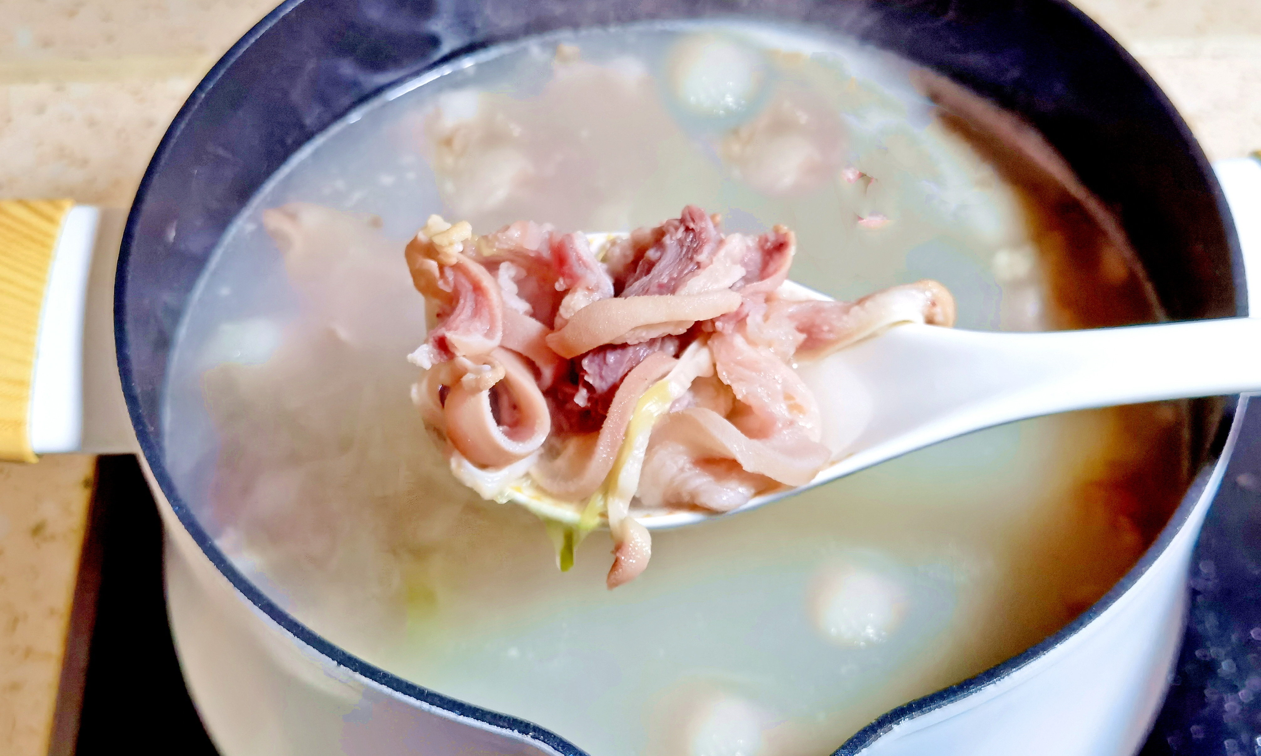 羊肉汤怎么炖不膻且软烂,清炖羊肉汤放多少水合适