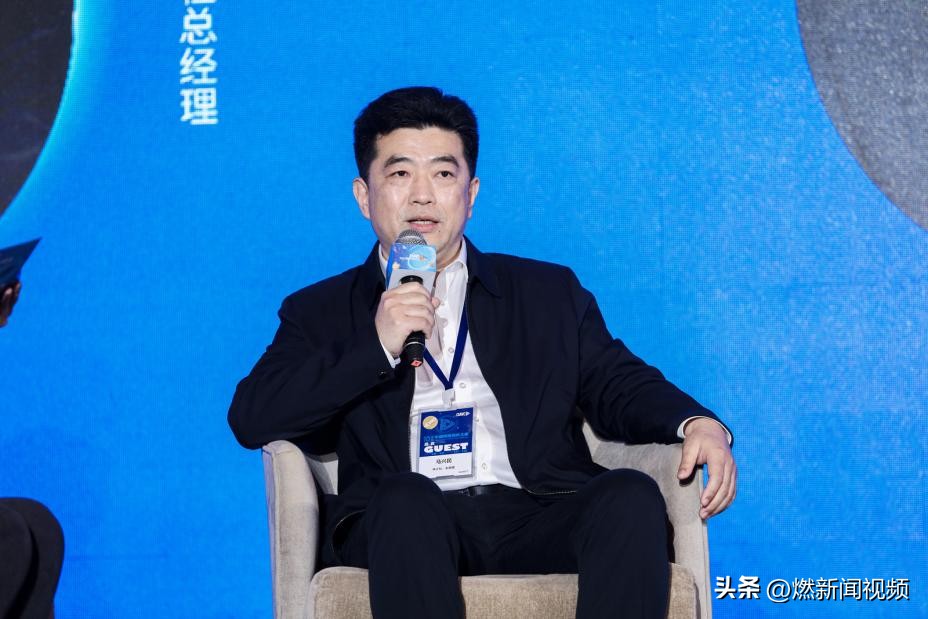 如何防范青少年网络沉迷?AI赋能教育、留守儿童话题引热议……