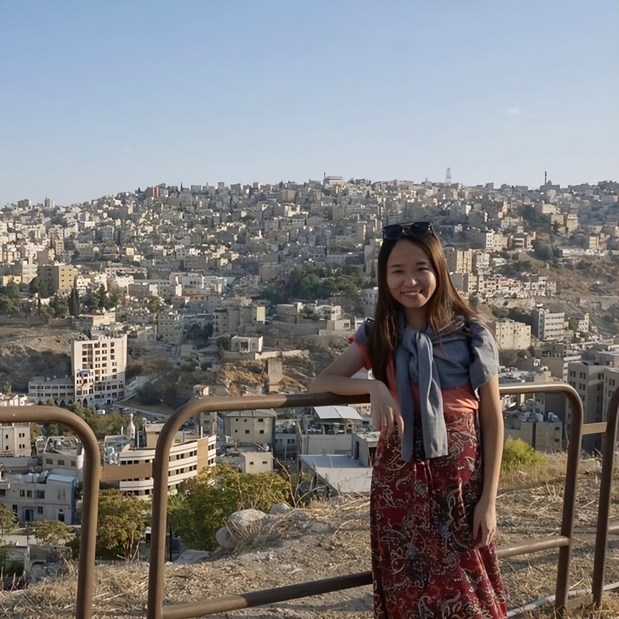 香港“黄丝”跌入美英*局骗**！最终以死作控诉，有家难回做了冤魂