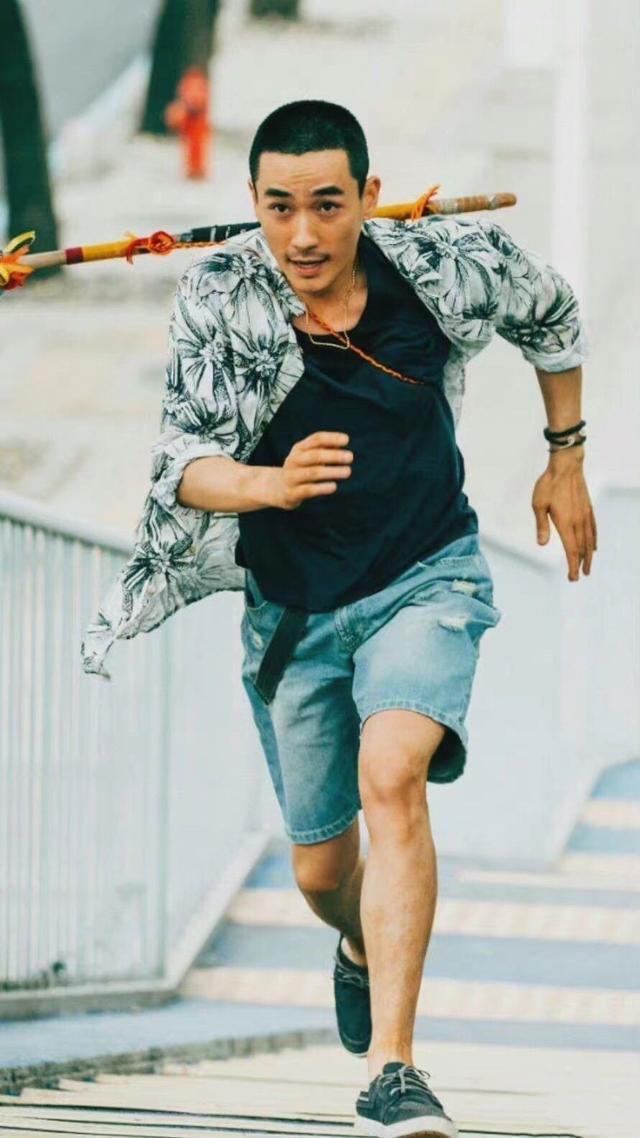 朱一龙凭借人生大事都获得什么奖,朱一龙年底凭多个奖项刷脸