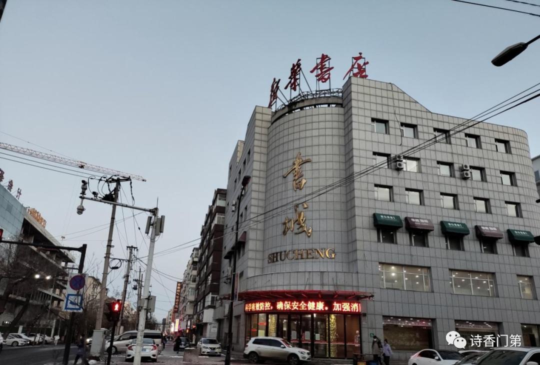 书店的坚守与情怀有错吗,书店坚守14年