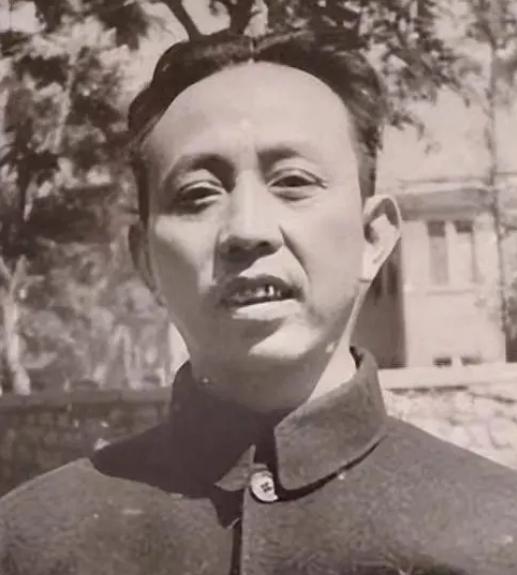 1952年毛主席视察山东，得知黄祖炎墓地所在，主席：我要去看看他