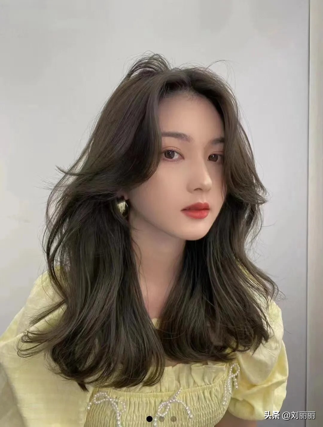 头发造型女中长发最新款,今年流行的头发造型女短发