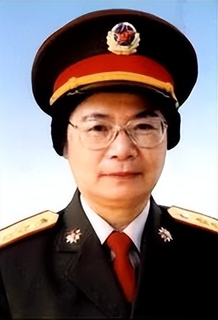 十大元帅的儿女都授了什么军衔？前三位元帅的亲属中也有人授衔？