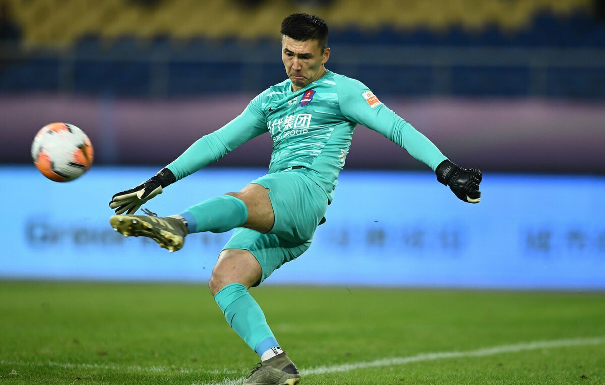 他曾留洋欧洲踢主力，如今当打之年只能踢中甲，让球迷遗憾