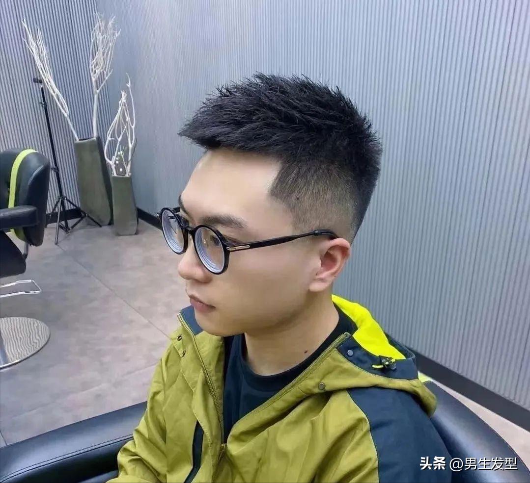 男生怎么剪一款适合自己的发型,男生发型成熟干净帅气不烫剪法