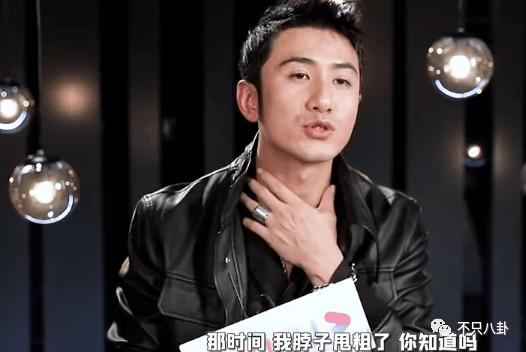 好甜，她嫁给自己的漫画主人公啦