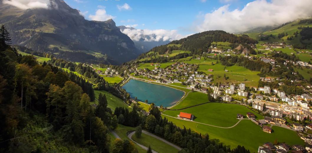 君山镇唯一的乞丐,失去双亲四处流浪,为什么没有生活的烦恼?