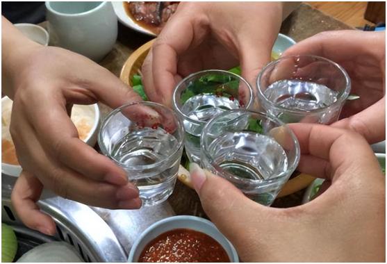 上海65岁大爷想喝好酒，竟自购设备酿酒，没喝几天便出事，为何？