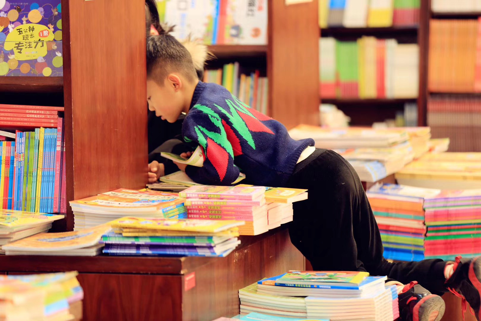 推荐教材老师被开除,老师因为推荐几本教材被开除