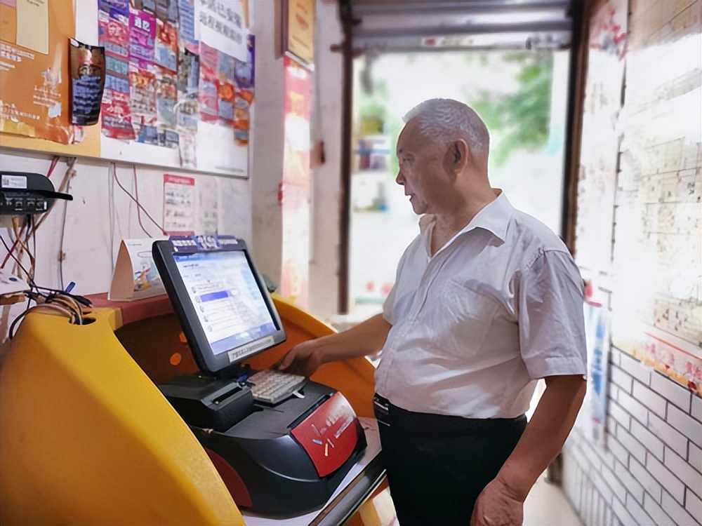 坚持购彩十余载终获幸运橄榄枝,坚持收获惊喜购彩七年喜中1005万