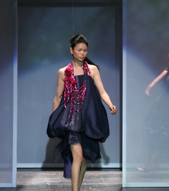 超模吕燕的丈夫和家人近况,超模吕燕全家