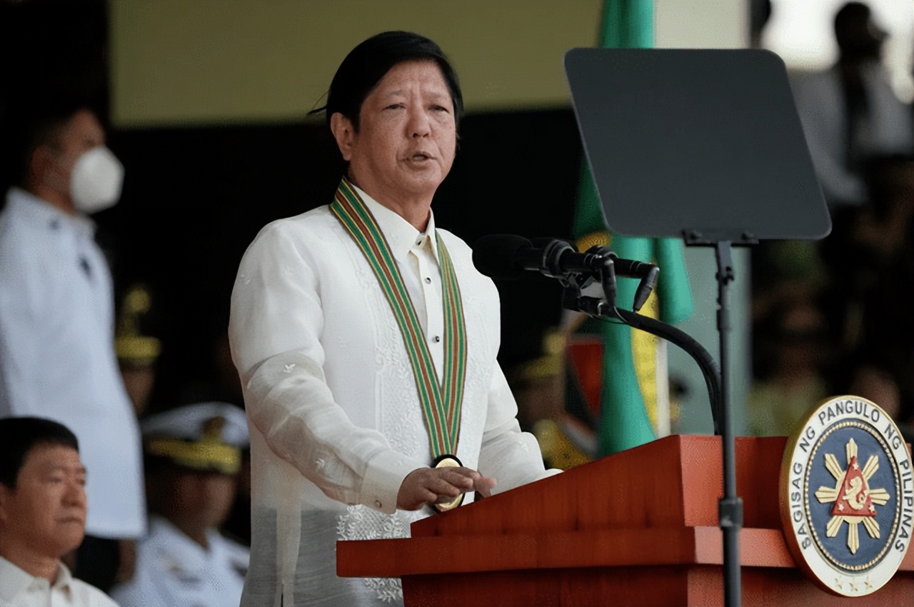 解放军万吨巨舰，开往菲律宾，中国用军事外交，打开南海新格局