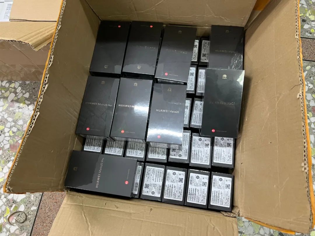 警方端掉一条制售假手机产业链,警方打击假手机