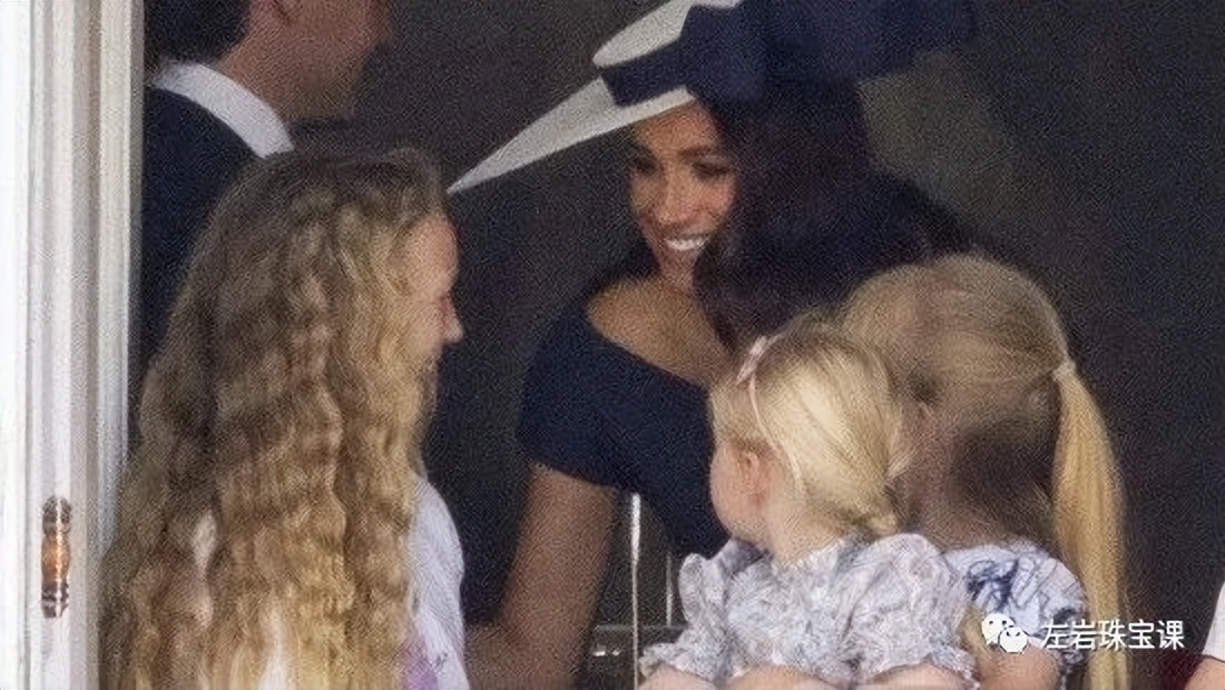 左岩:70周年!女王时尚永不出错的秘籍!大揭秘